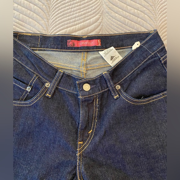 Levi’s Curvy Cut low rise, dark wash straight leg jeans. Size 11M. NWOT. - Picture 2 of 9